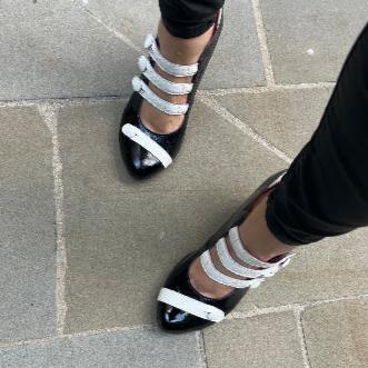 Voila - Black/White bar shoe - Chanii B