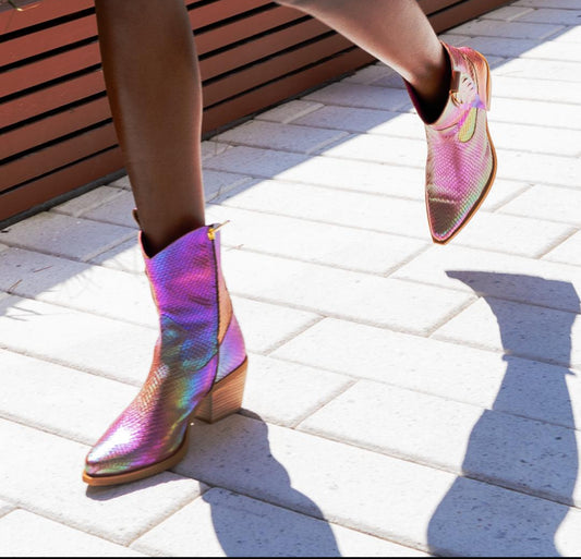 Magnifique- Iridescent cowboy boot - Chanii B