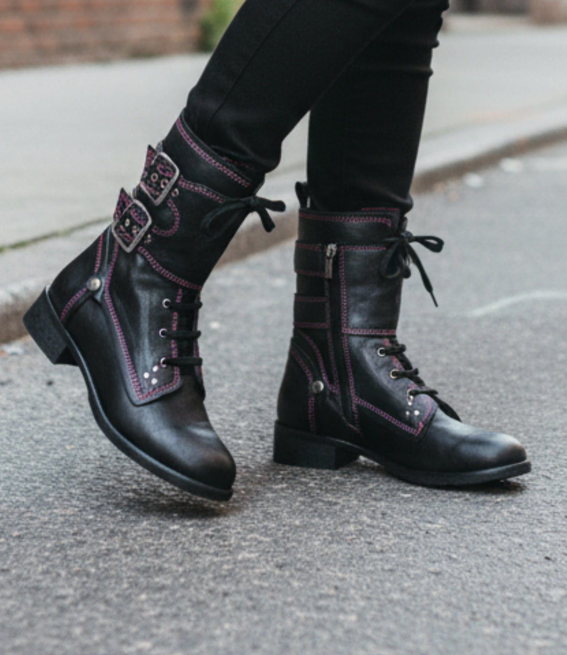Bon Amie -Lace up ankle boot- Black Fuchsia