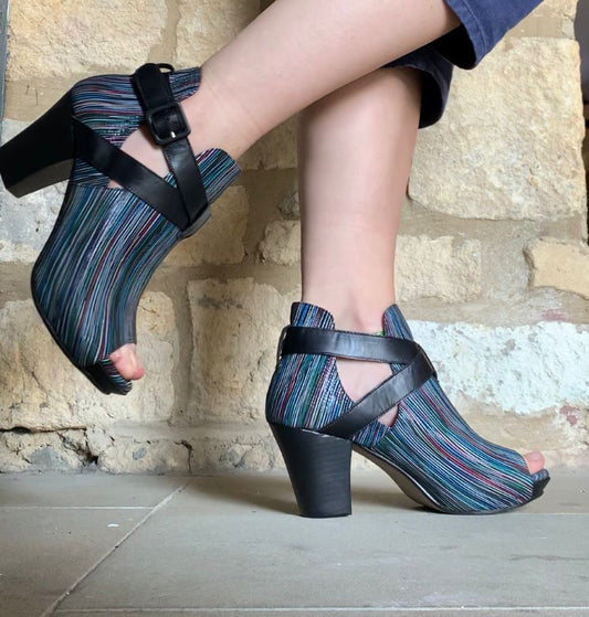 Rouge - Black Stripe platform shoe - Chanii B