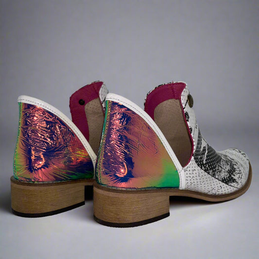 Zippette -White newspaper foil - Chanii B