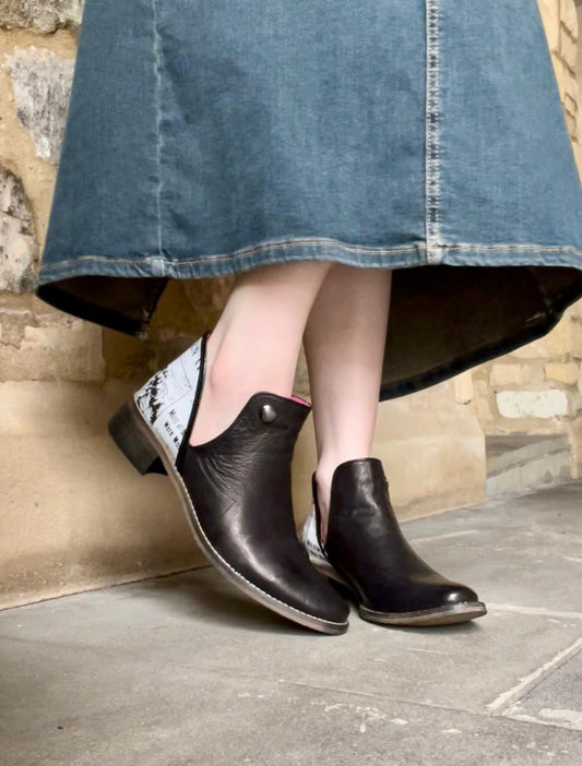 Zippette -NEW Black with white newspaper - Chanii B