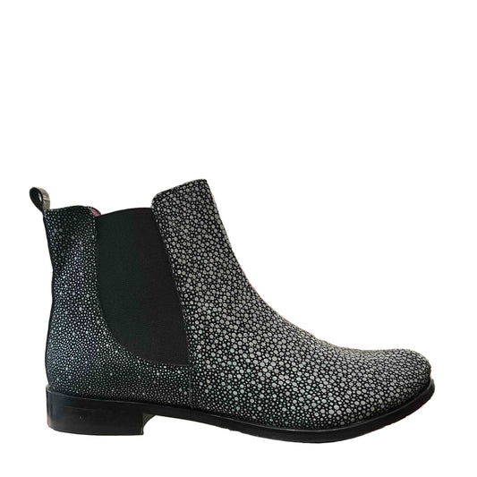 Taille - Grey Stingray Chelsea boot - Chanii B
