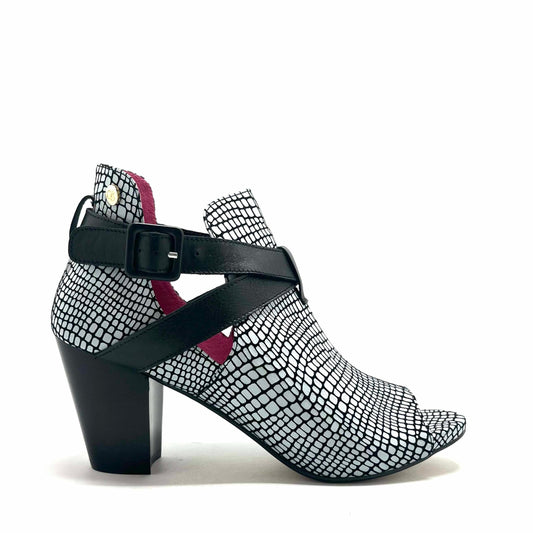 Batton - Black and White shoe boot - Chanii B