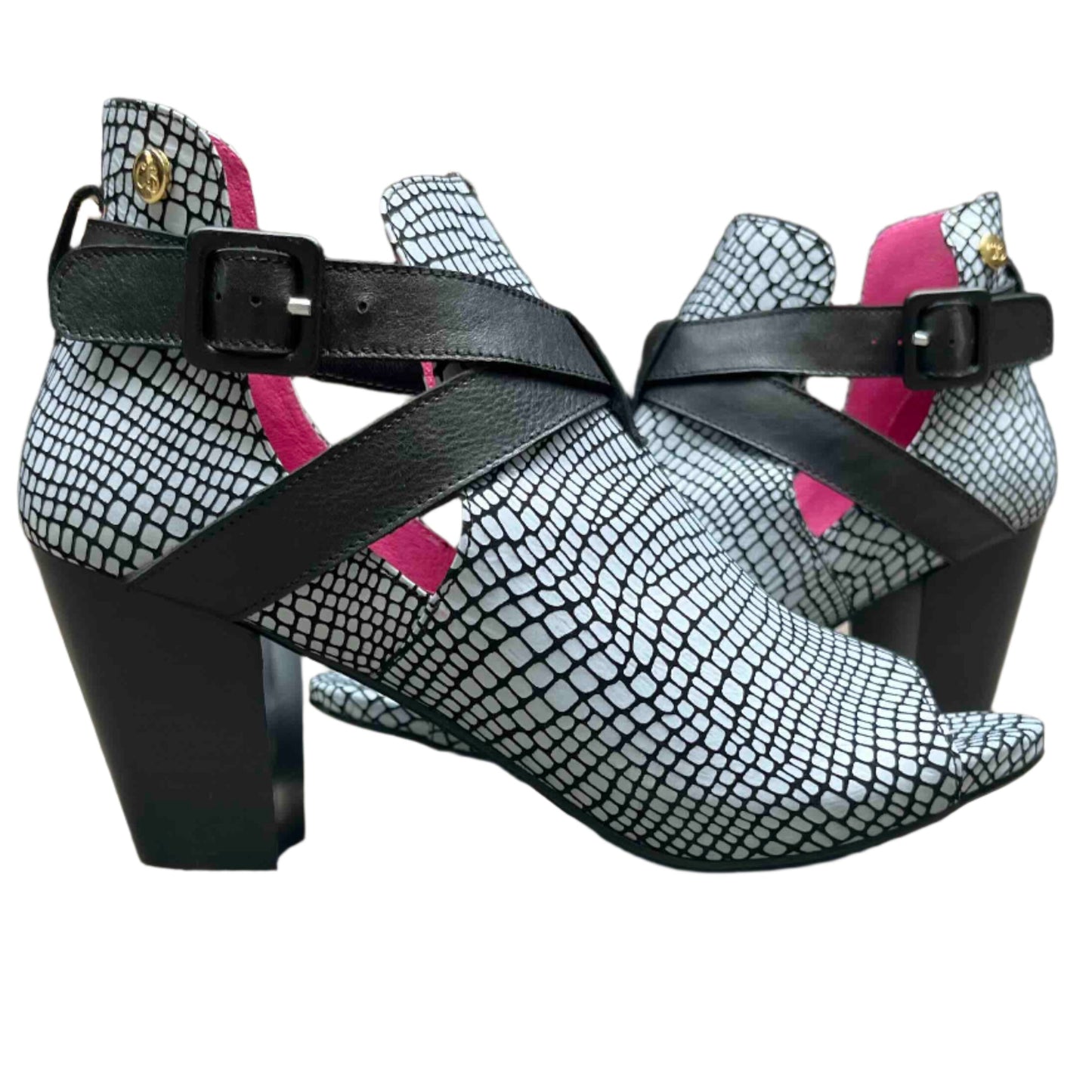 Batton - Black and White shoe boot - Chanii B