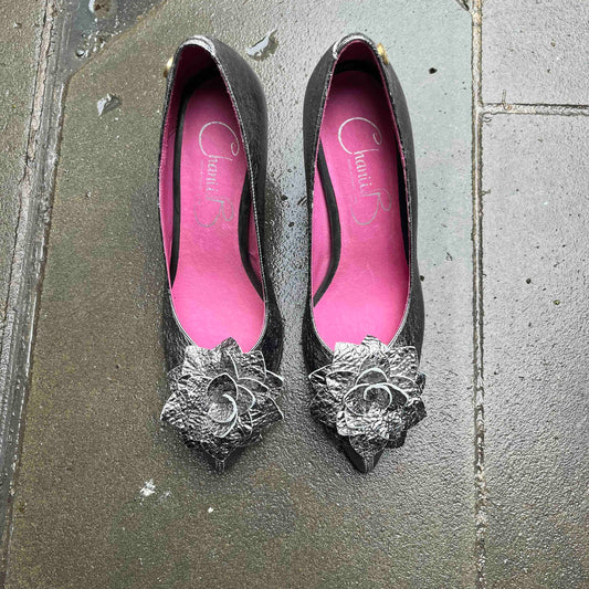 Cruise- pewter flower