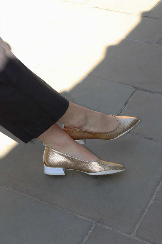 Pierre-gold croc flat shoe - Chanii B