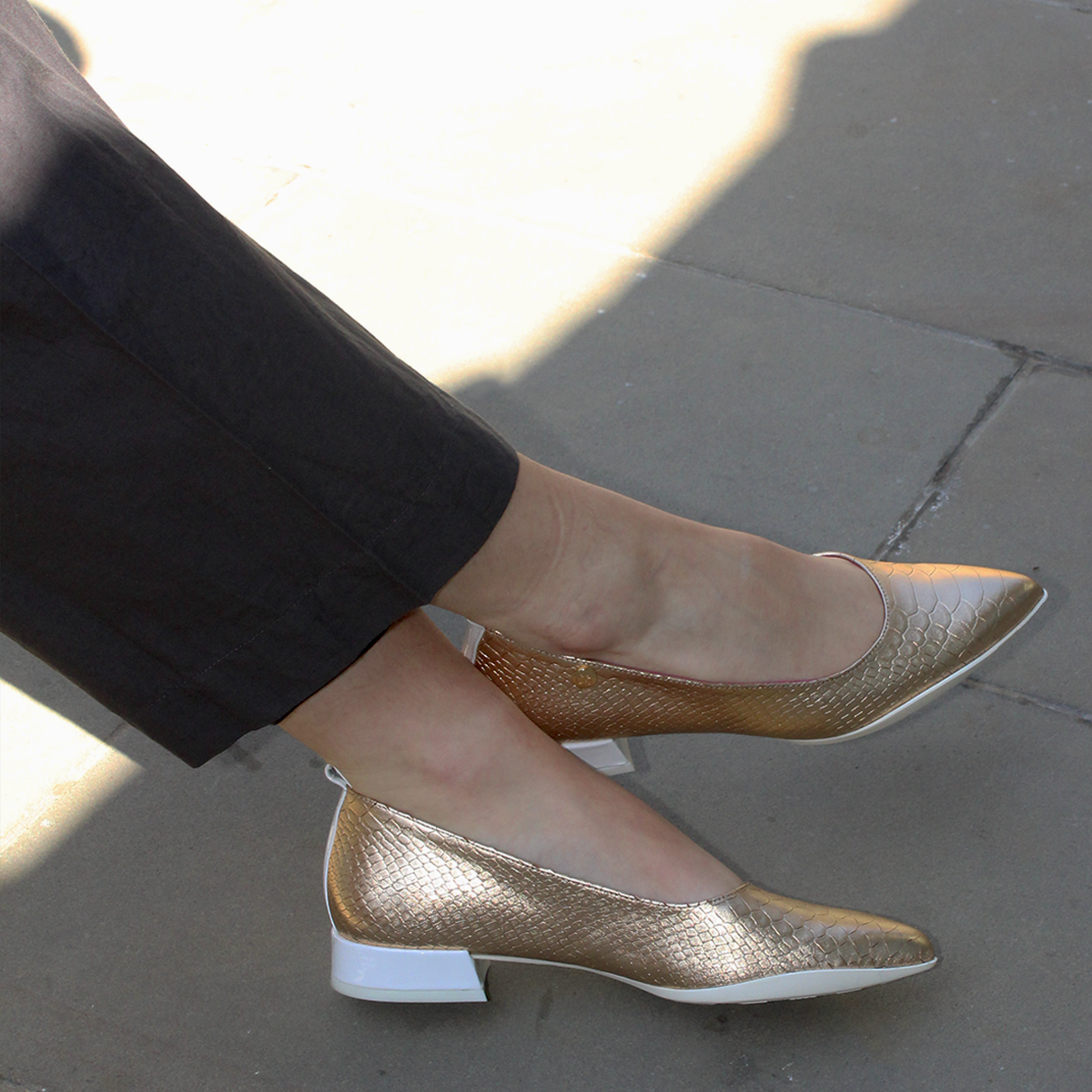 Pierre-gold croc flat shoe - Chanii B