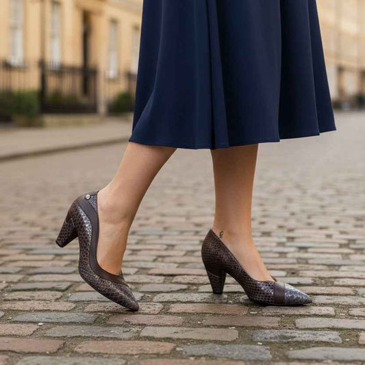 Salon - Navy Cobra medium heel shoe- last pair 40