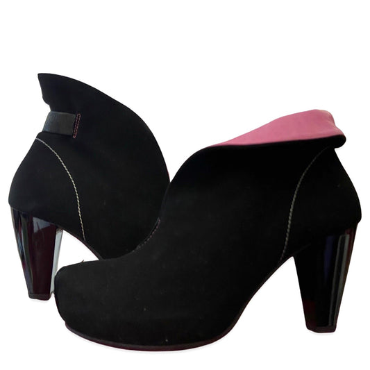Livre - Black Suede ankle boot - Chanii B