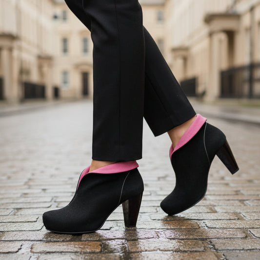 Livre - Black Suede ankle boot - Chanii B
