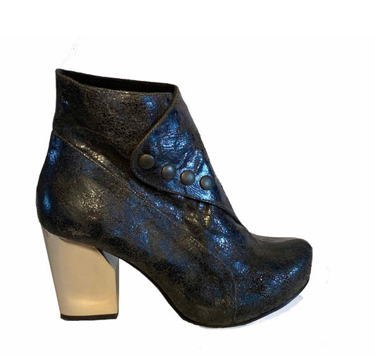 Collage- Navy crack metallic - Chanii B