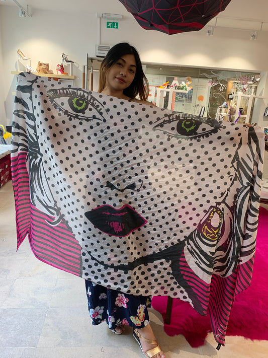 Betty-Scarf - Chanii B