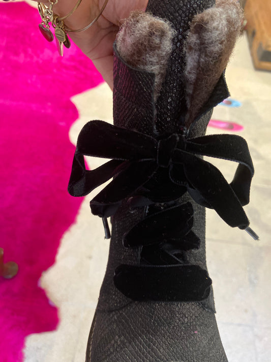 Velvet laces- black - Chanii B