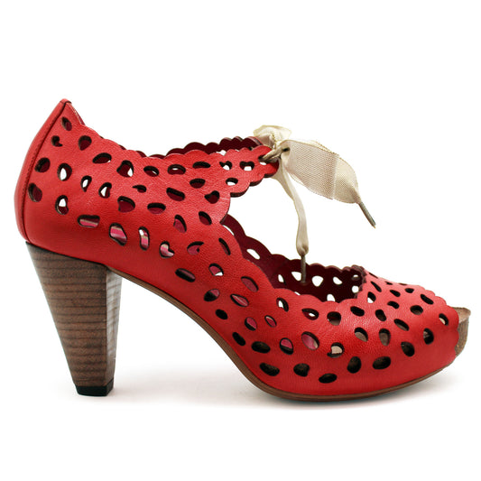 La Lune - Red - Chanii B