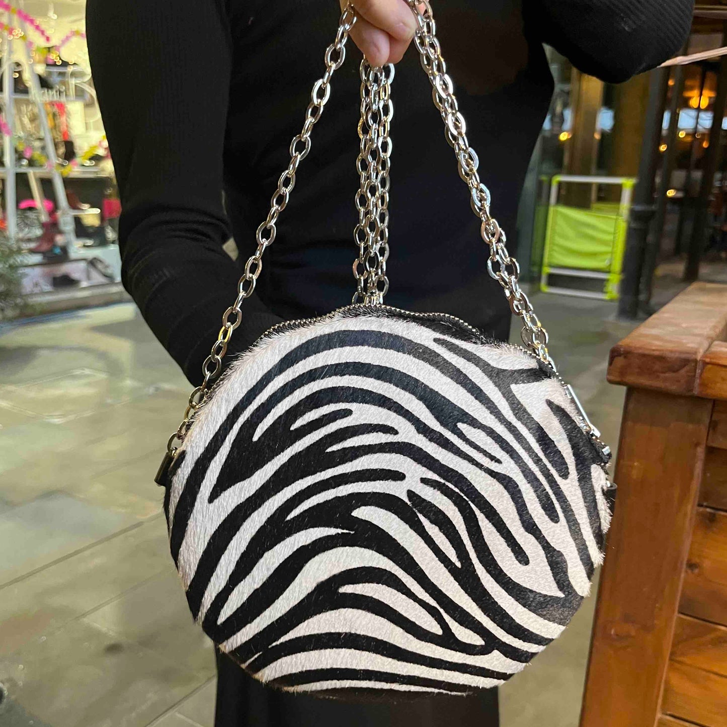 Muse wonky eye chain black-white cow handbag - Chanii B