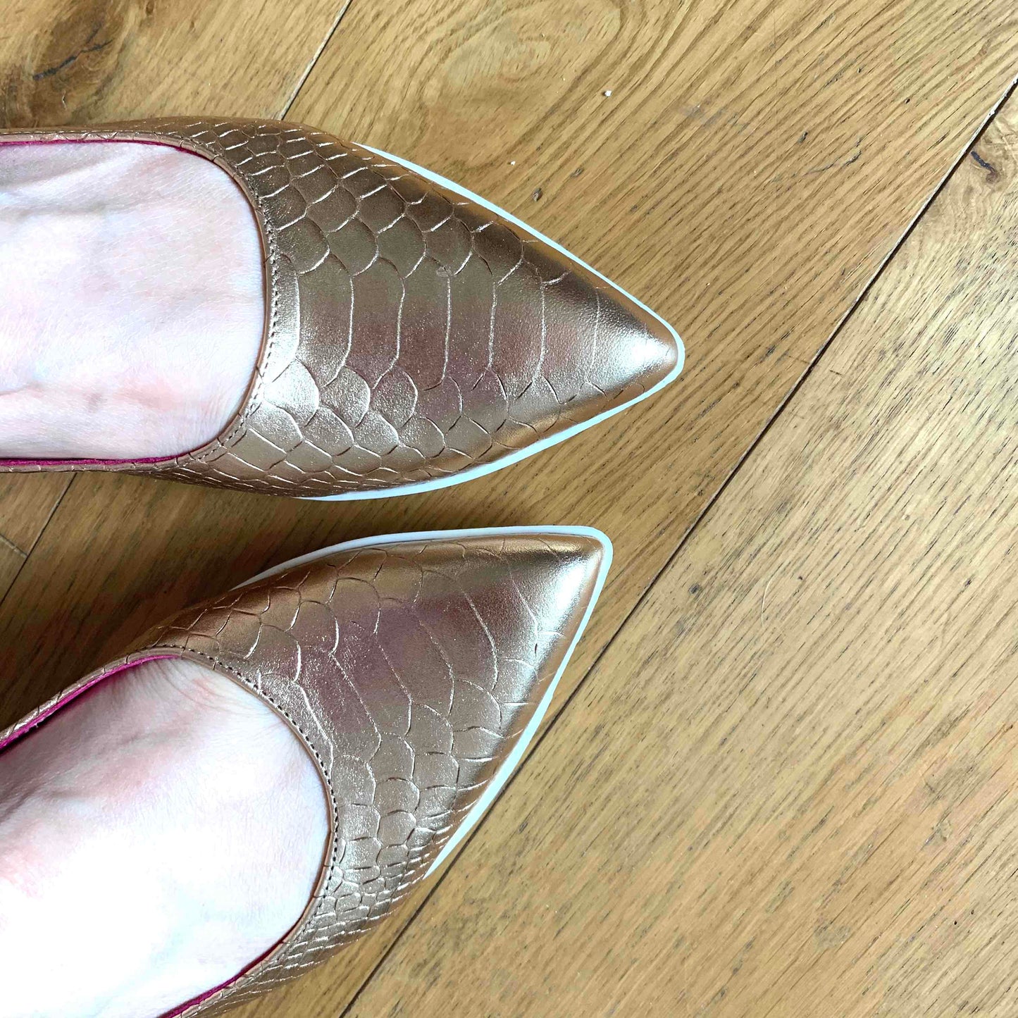 Pierre-gold croc flat shoe - Chanii B