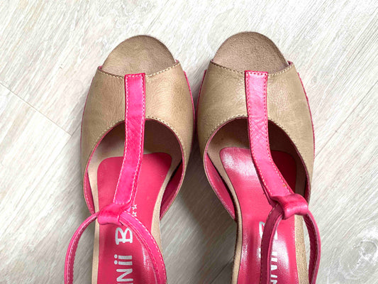 Soliel Natural/Pink- Last pairs 35 and 37 - Chanii B