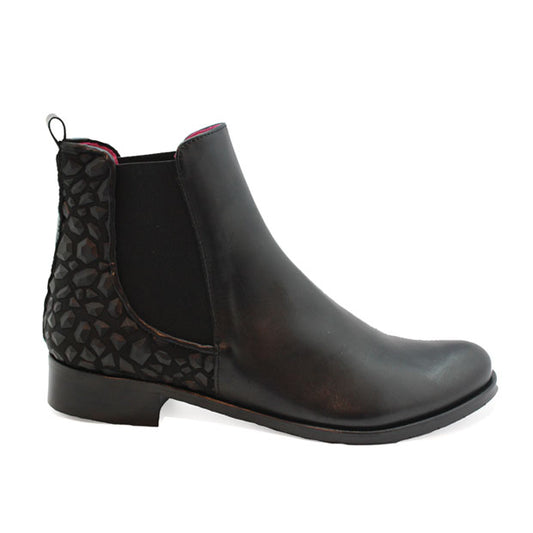 Taille - Black Hexagon Chelsea Boot - Chanii B