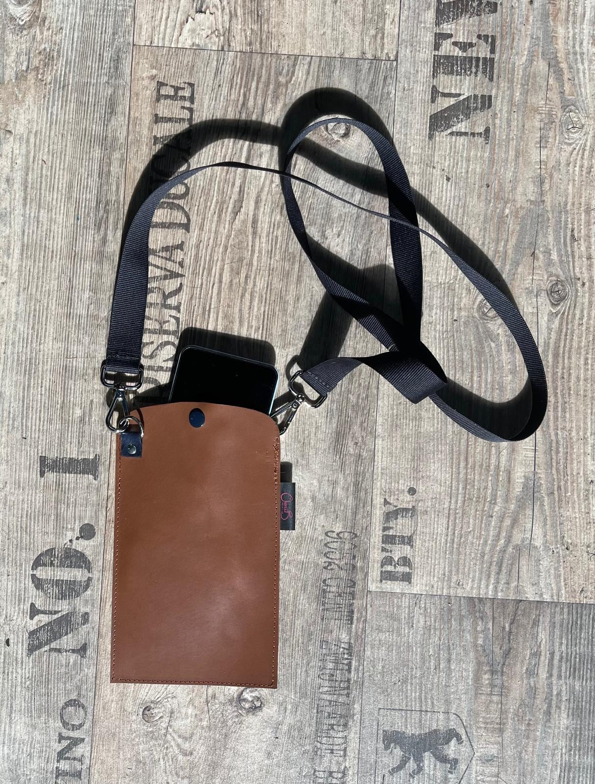 Le Paquete- tan phone holder handbag - Chanii B