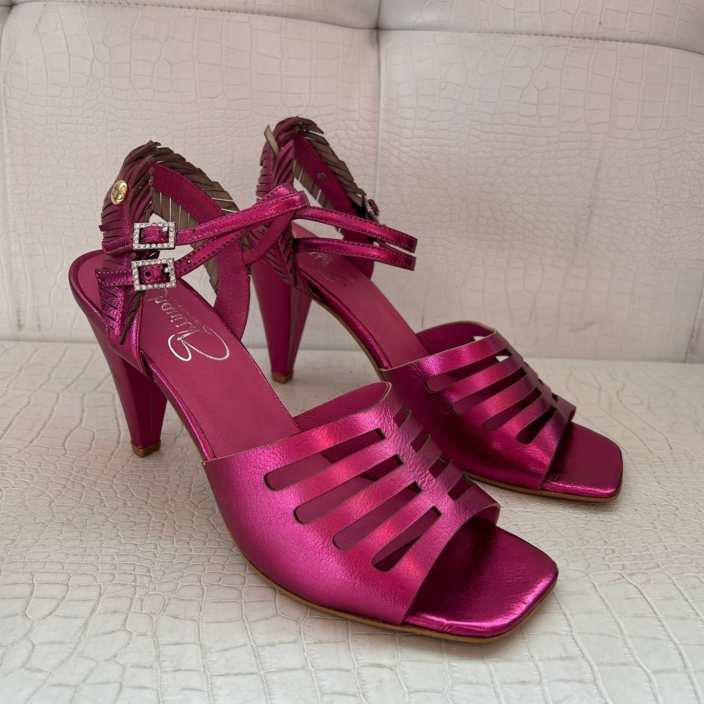 Bizzy Fuchsia heel