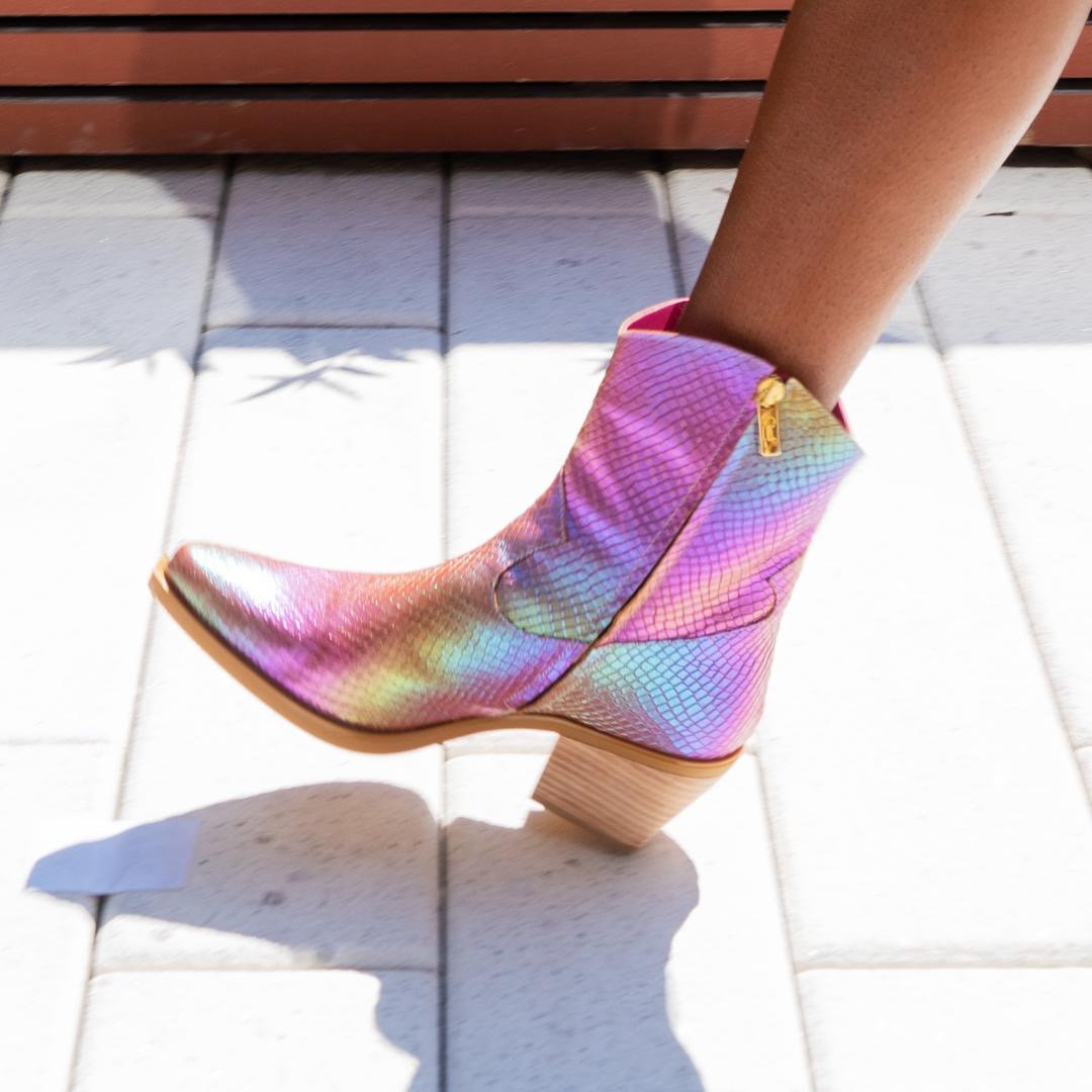 Magnifique- Iridescent cowboy boot