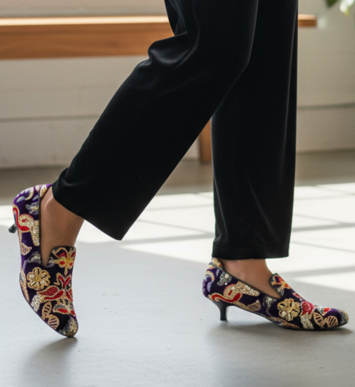 Cigar- black crush velvet embroidery shoe - Chanii B