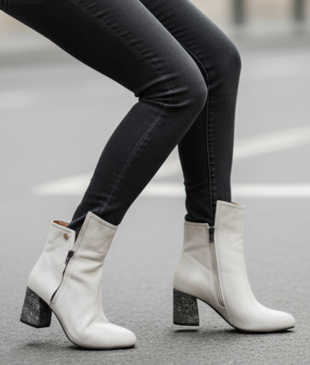 Mais Bien - White/Black ankle boot