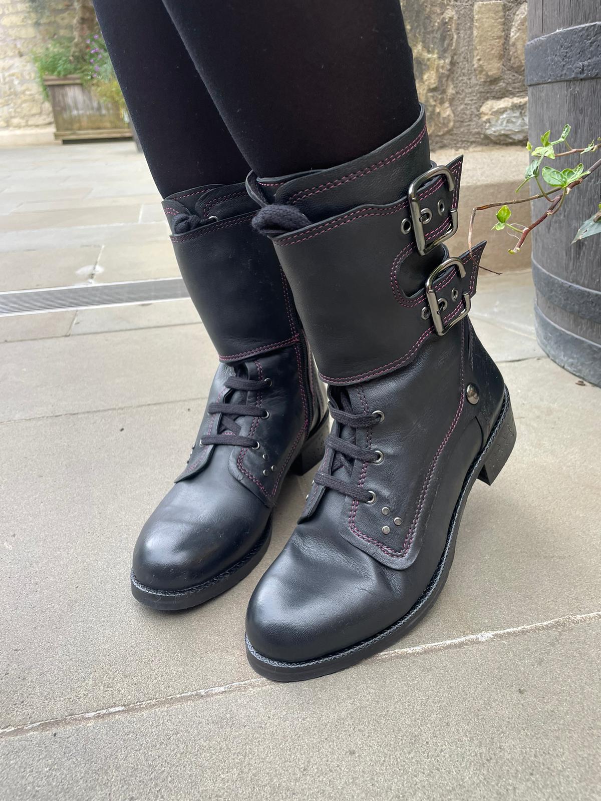 Bon Amie -Lace up ankle boot- Black Fuchsia