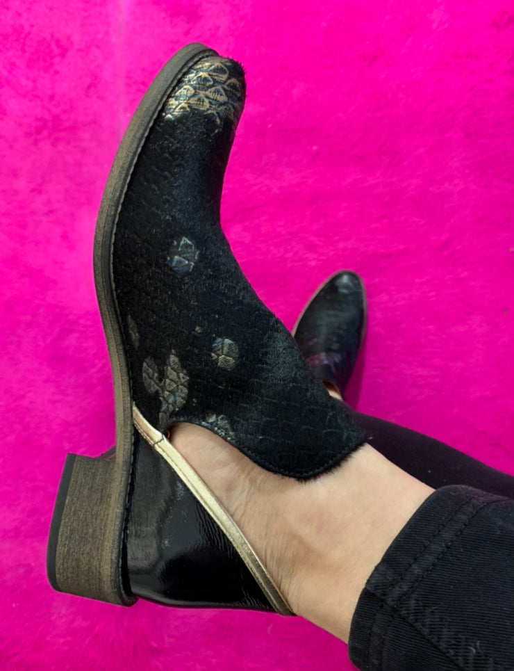 Zippette - Royal Black/Navy Pony- Last pair 36