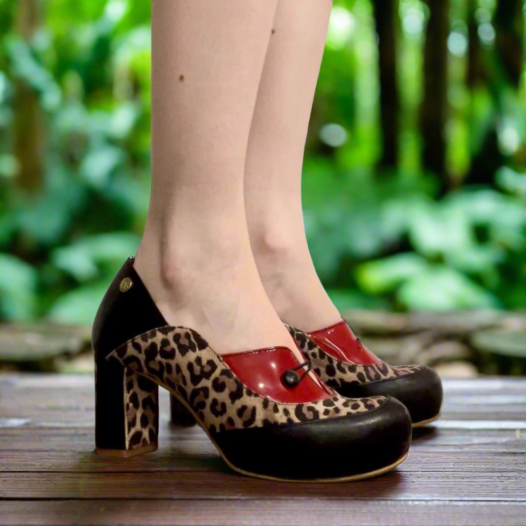 Cinque-Red leopard cork