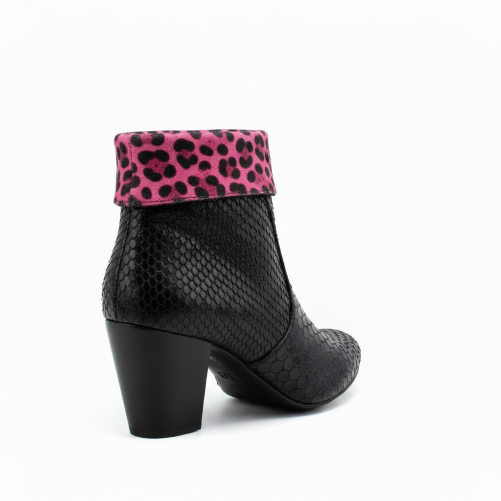 Mais Oui -Black laser cut - Pre order