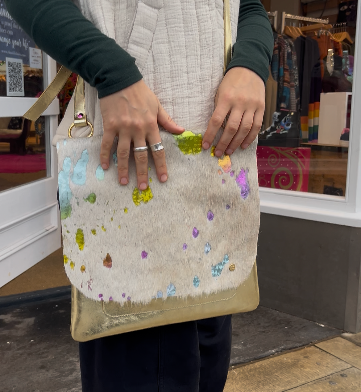 Vinette - sac messager mi-format arc-en-ciel blanc - Précommande