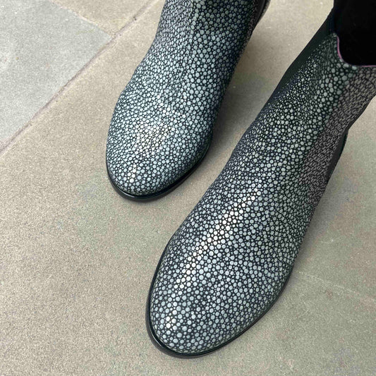 Taille - Grey Stingray Chelsea boot - Chanii B