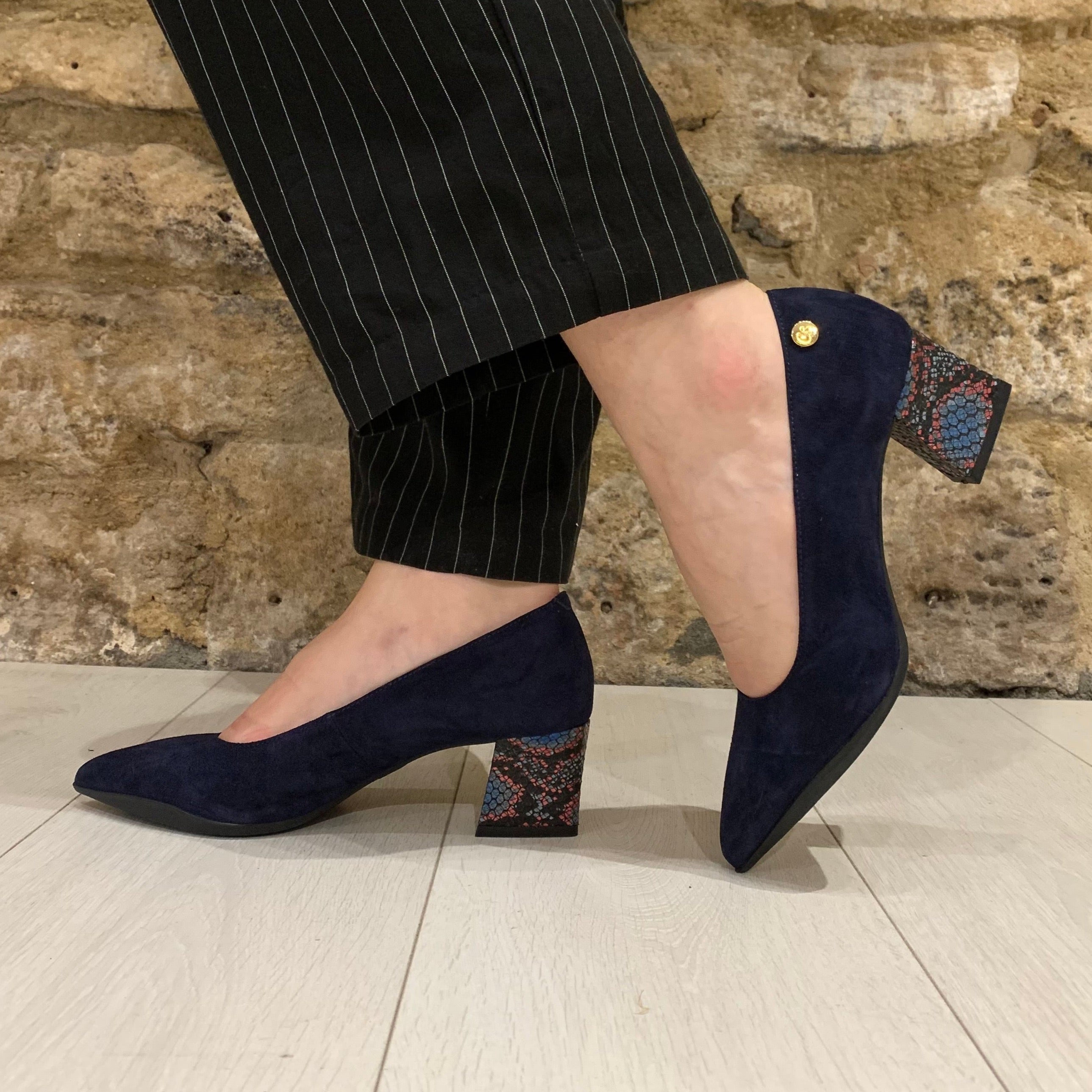 Navy court shoes deals size 3