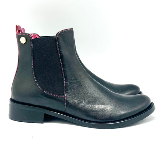 Taille black leather Chelsea ankle boot