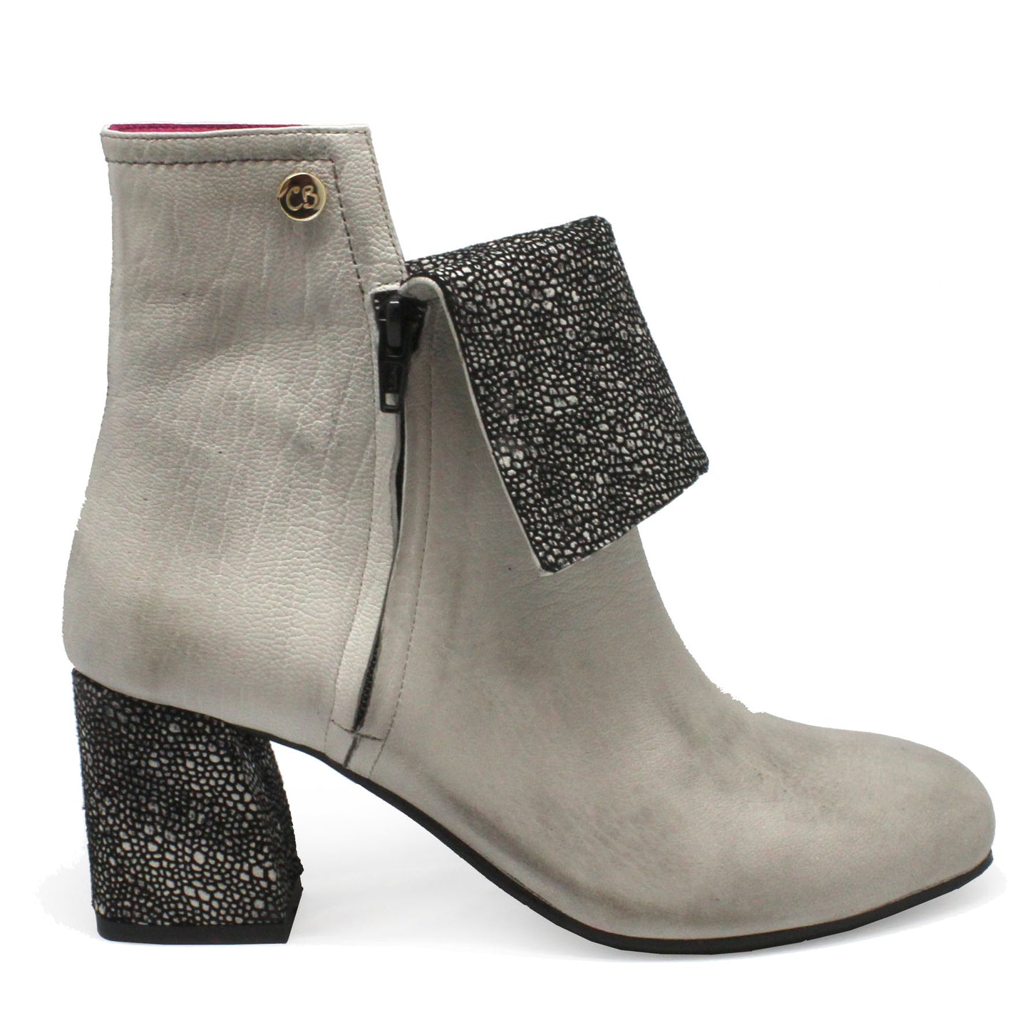 Mais Bien - White/Black ankle boot- Last pairs 36 and 38