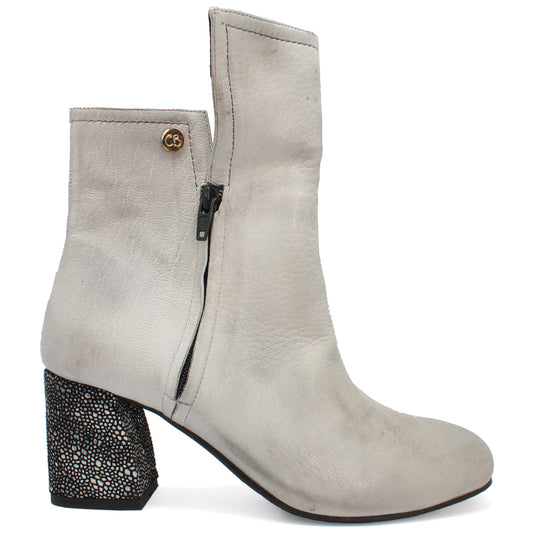 Mais Bien - White/Black ankle boot- Last pairs 36 and 38